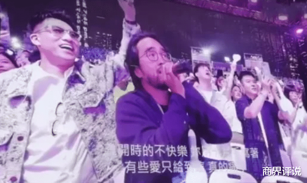 周杰伦|周杰伦香港演唱会引轰动,郑志刚在现场合唱,甘比也跟他一起合照