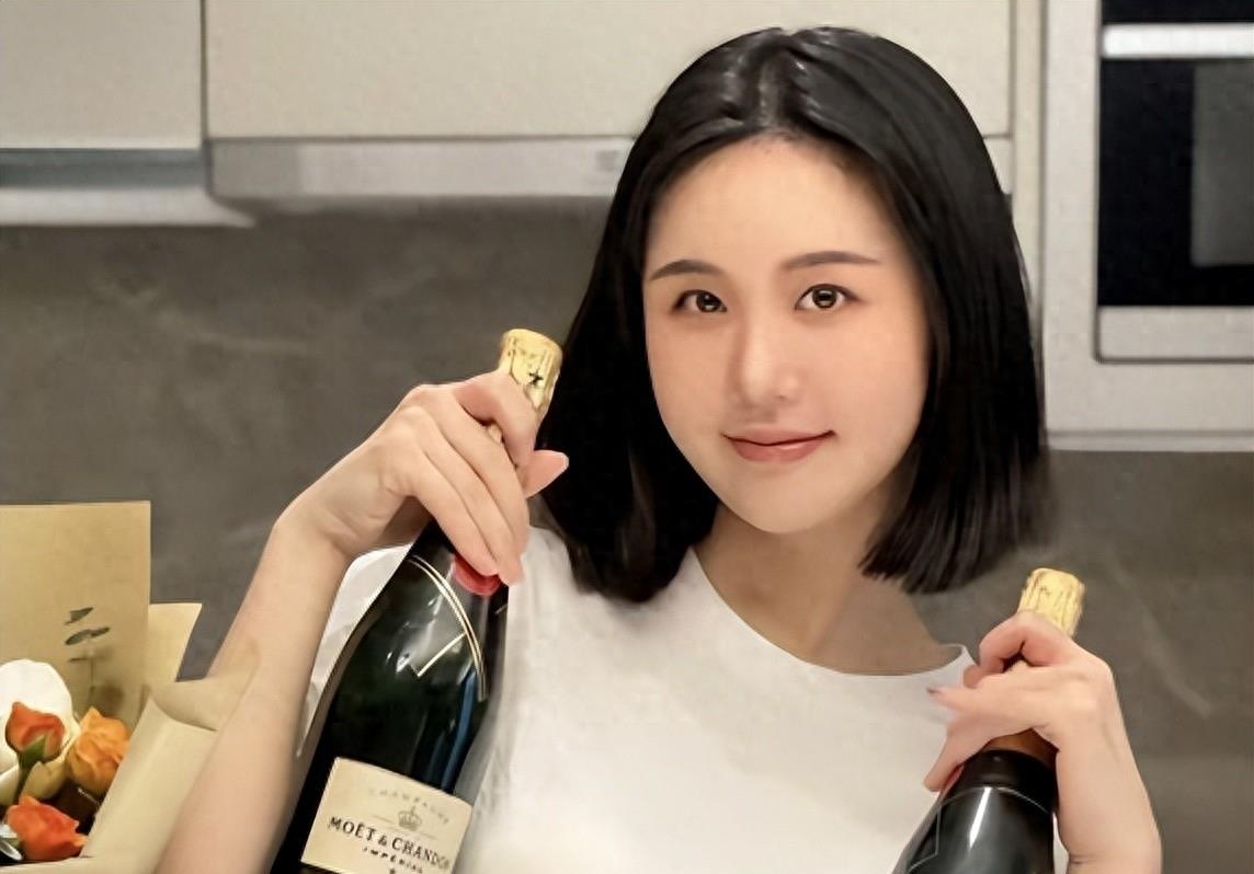 分手26年，赖文峰出狱后结婚娇妻相伴，杨钰莹的选择令人很心疼