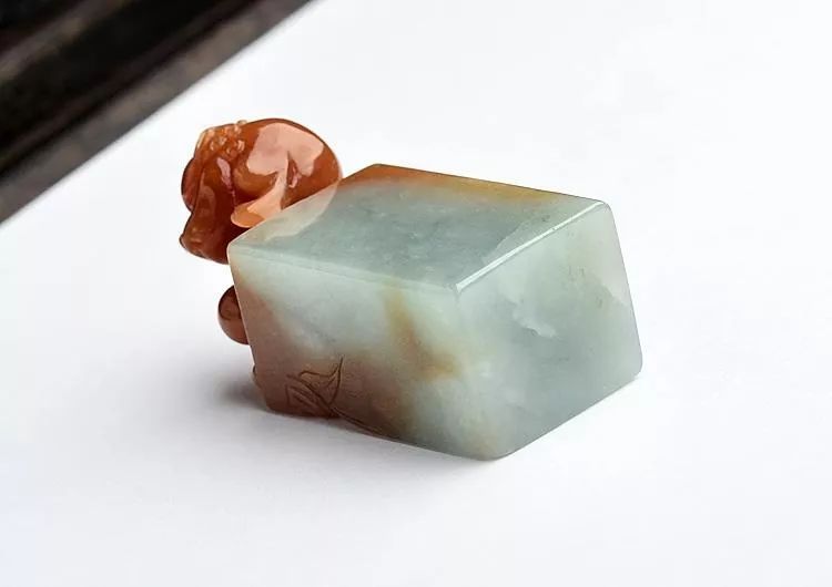 玉雕|为什么现在越来越多人喜欢收藏翡翠印章?