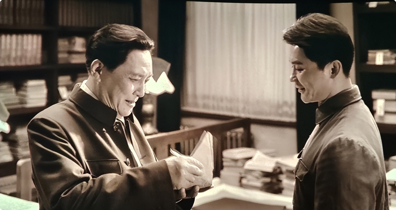 首日票房仅19.3万，离开了吴京，他成了烂片王