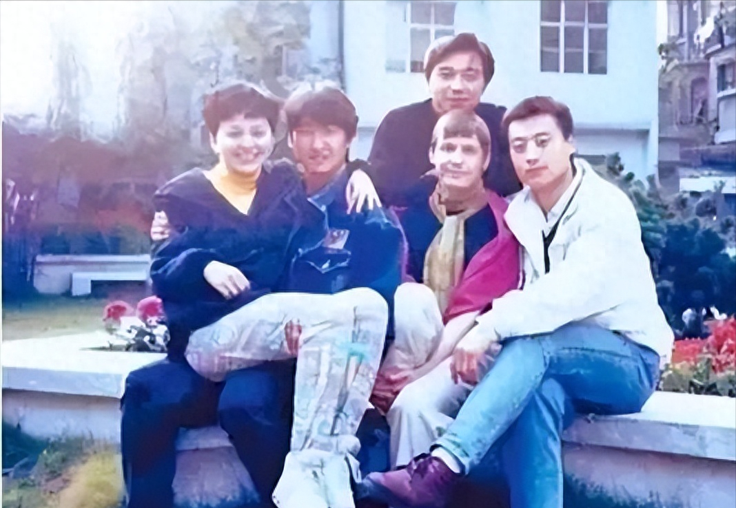 演员任程伟:花9元在地下室娶了黄蕾,成名后只换房子不换糟糠妻