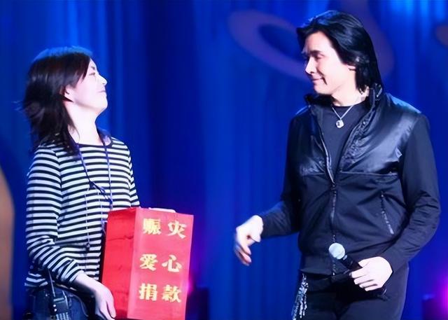 费翔|爱国被封杀14年，春晚不敢拍下半身，4位女神追的费翔为何不婚？