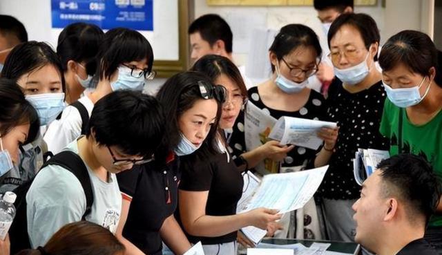 高考|毕业后才明白,公办专科和民办三本差的不是一星半点,好在没选错