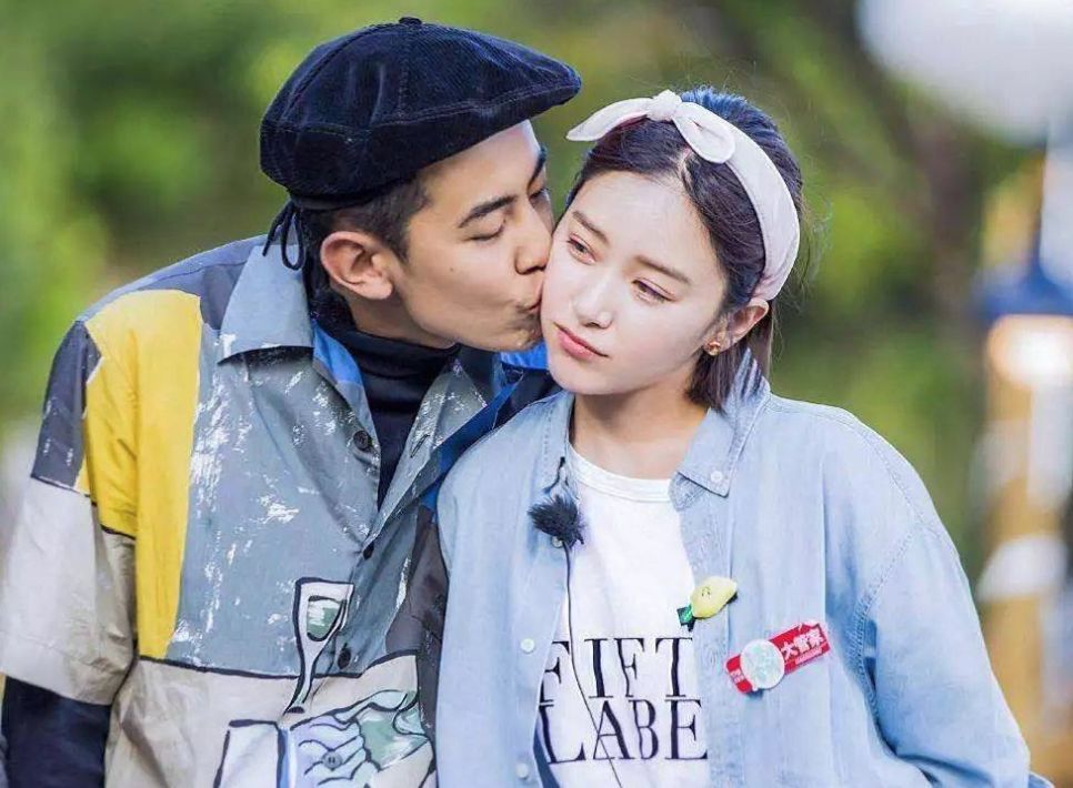 阚清子|35岁女星已带男友见家长！男方高大壮硕，甜蜜挽手依偎疑好事将近