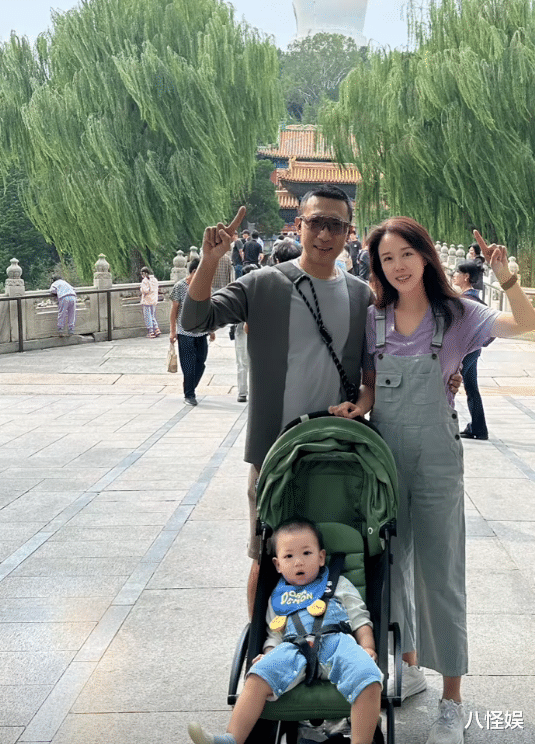 颜丹晨罕晒全家福,儿子越长越像爸,小4岁老公被指颜值配不上她