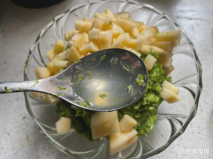 韭菜|腌韭花酱，只放盐容易坏！母亲教我一招，翠绿不发黄，久放不长毛