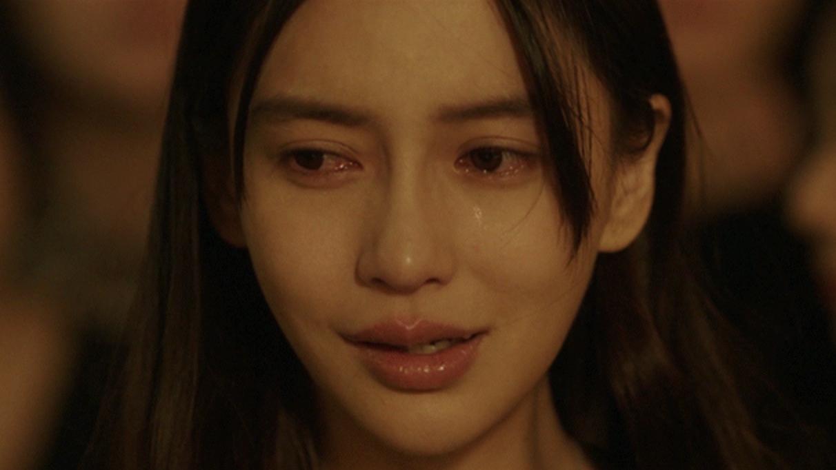 杨颖要凉了！被曝与Lisa同属一个组织，央视直接删其资料，网友们也发声抵制