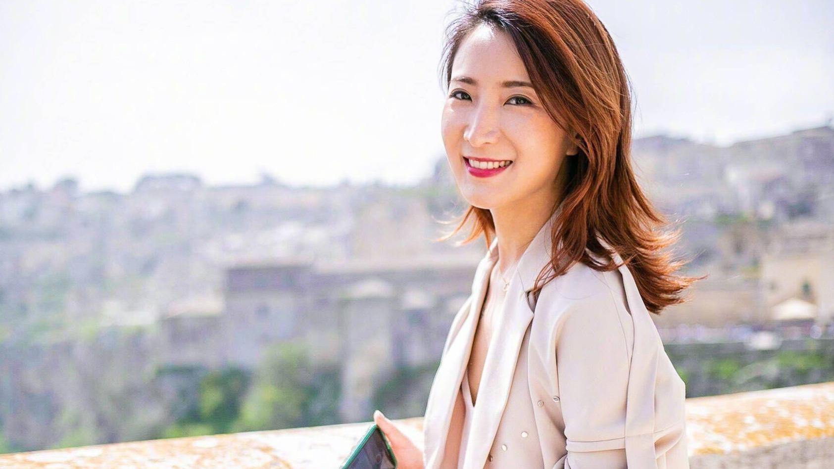 许婧|许婧，爱了陈赫整整14年，离婚后晒照，娇羞无比，女人味愈发强烈