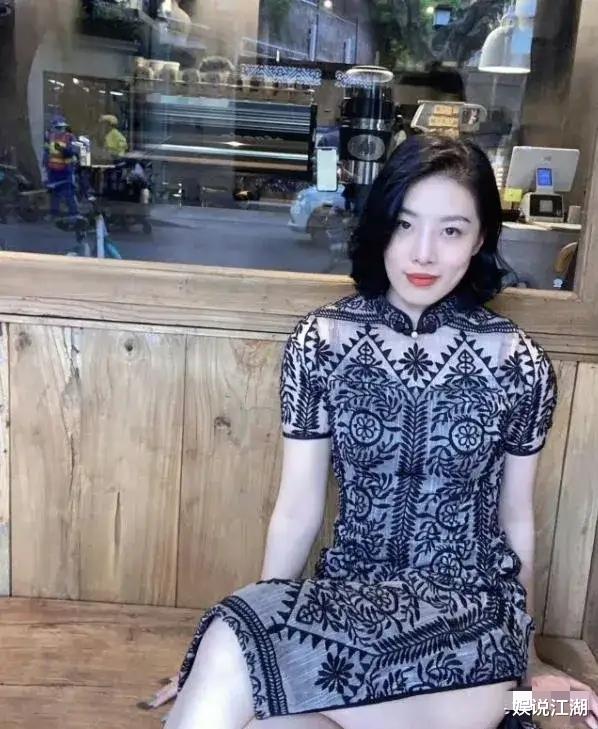 董小姐|董小姐更多私密照流出,整容前后脱胎换骨!相约太古里逛街就很迷