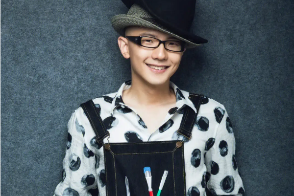 央視|“央視寵兒”，5登春晚隱婚生子，如今怎樣了？