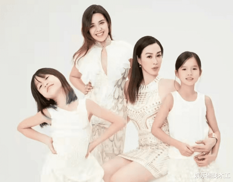 太奔放!钟丽缇女儿当众换衣,现场扯吊带脱裤子,网友:博眼球