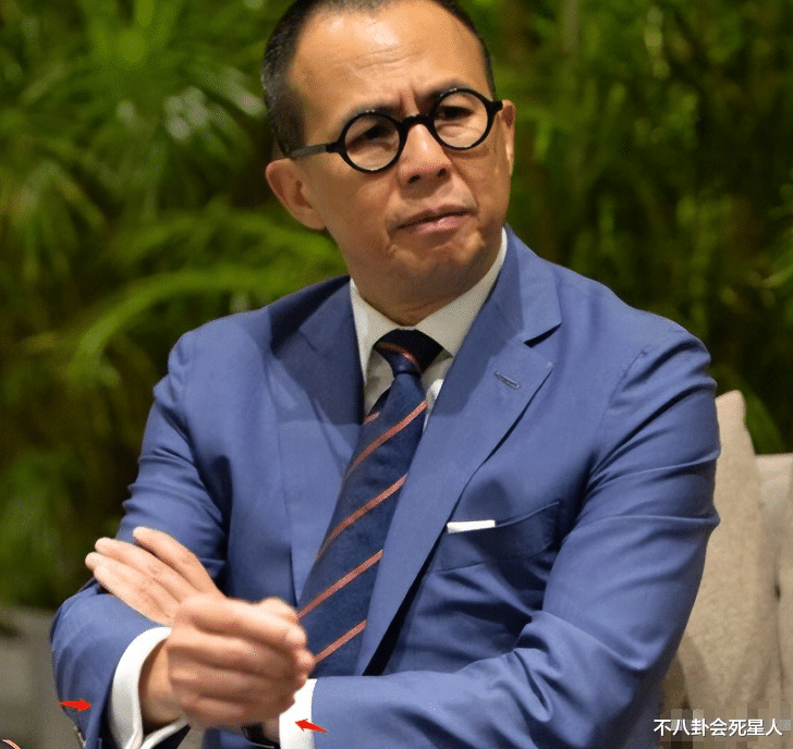 曝光长子正脸，低调了12年的梁洛施，终于“不怕”李嘉诚了