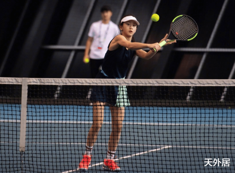 田亮|田亮女儿首秀开门红!单盘6-1险送蛋对手,有父亲的风采