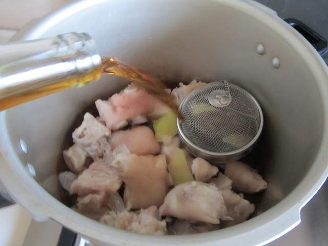 猪蹄|老人说，“过年吃三样，龙年财运旺”，龙年将至，3样指啥？ 老传统有讲究