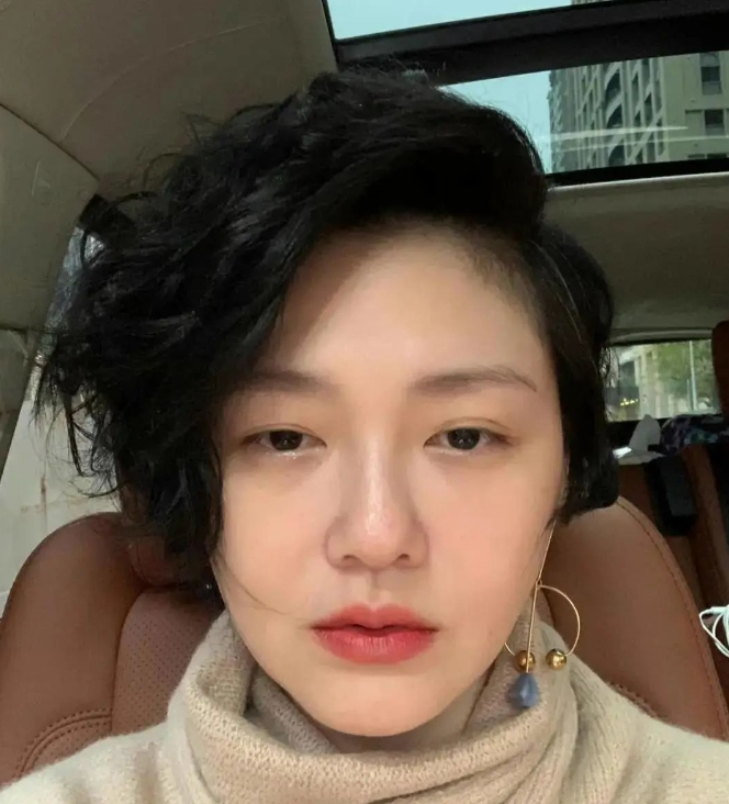 大S近况曝光?手推婴儿车现身商场?顺利迎来三胎了?具俊晔抱娃开心到合不拢嘴