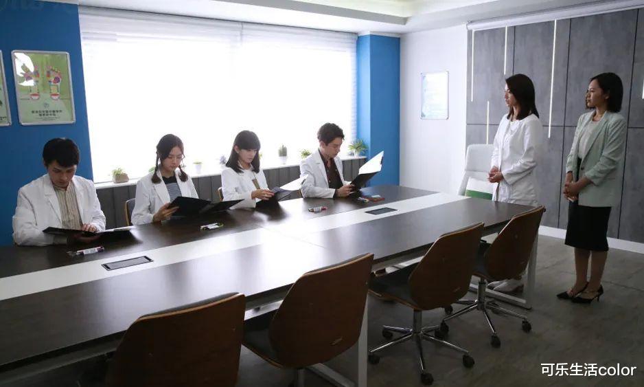 陈嘉慧“路氏正骨”后遗症爆发?蔡思贝、游嘉欣晒靓身材,佢穿冷衫险中暑晕低~