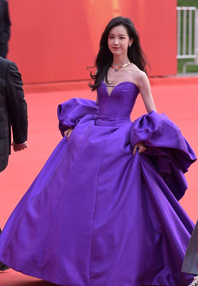 生图下的陈都灵，状态太真实，网友：治好了我的“容貌焦虑”