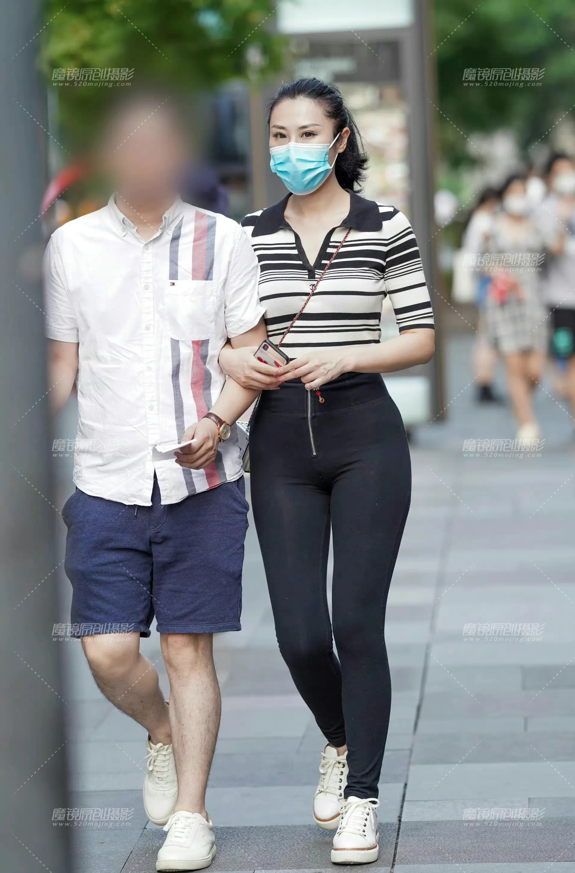 简单的风格,表现出女性优雅的气质和婀娜多姿的身材