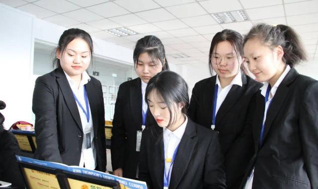 高校|进厂打螺丝9块钱一小时，中专生实习叫人心酸：宛如菜市场挑白菜