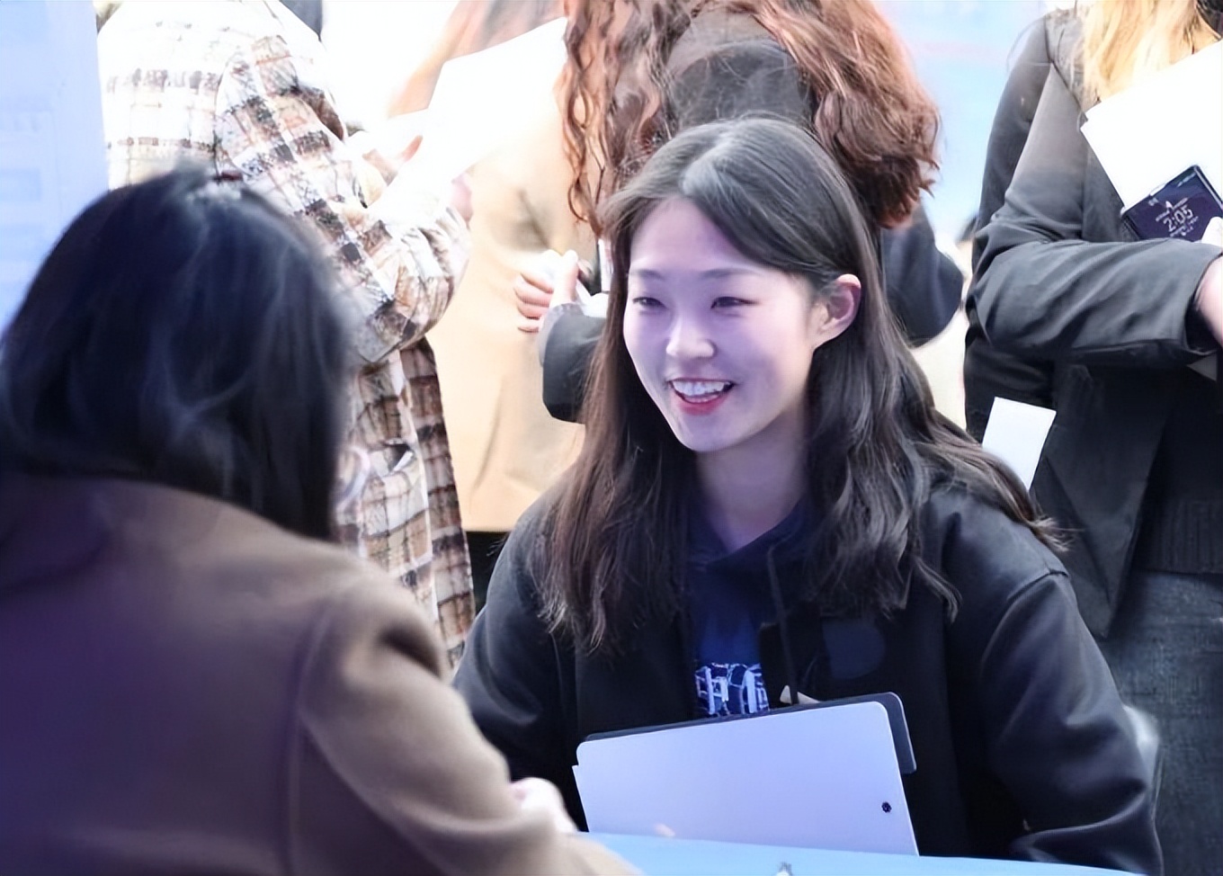 穿衣搭配|女子应聘教育机构,被告知不是校长喜欢的类型,网友:选“妃”吗