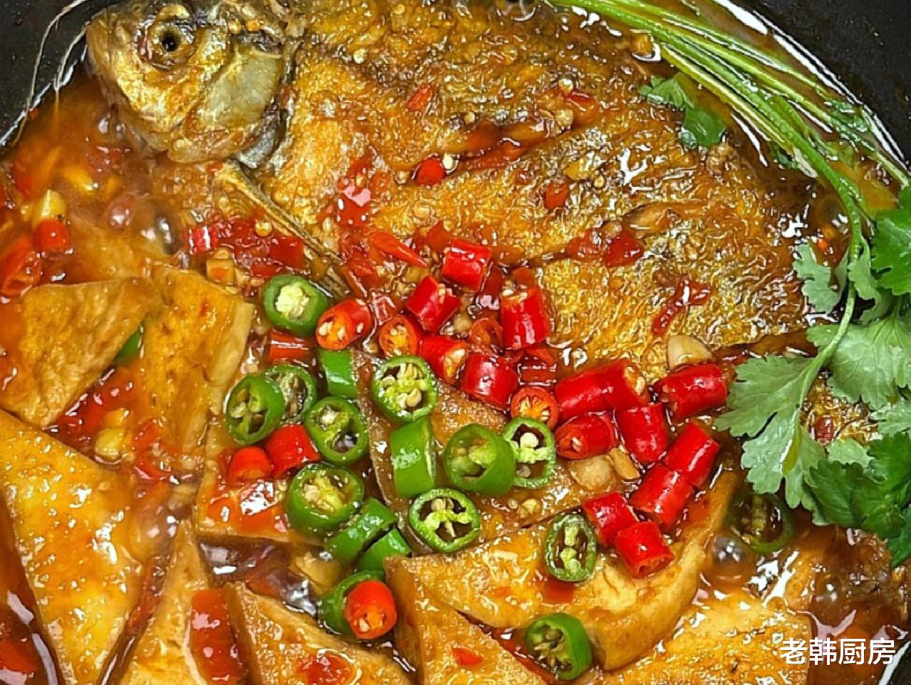 豆腐|大厨教得鳊鱼烧豆腐的家常做法,香辣入味,好吃不贵,在家轻松做