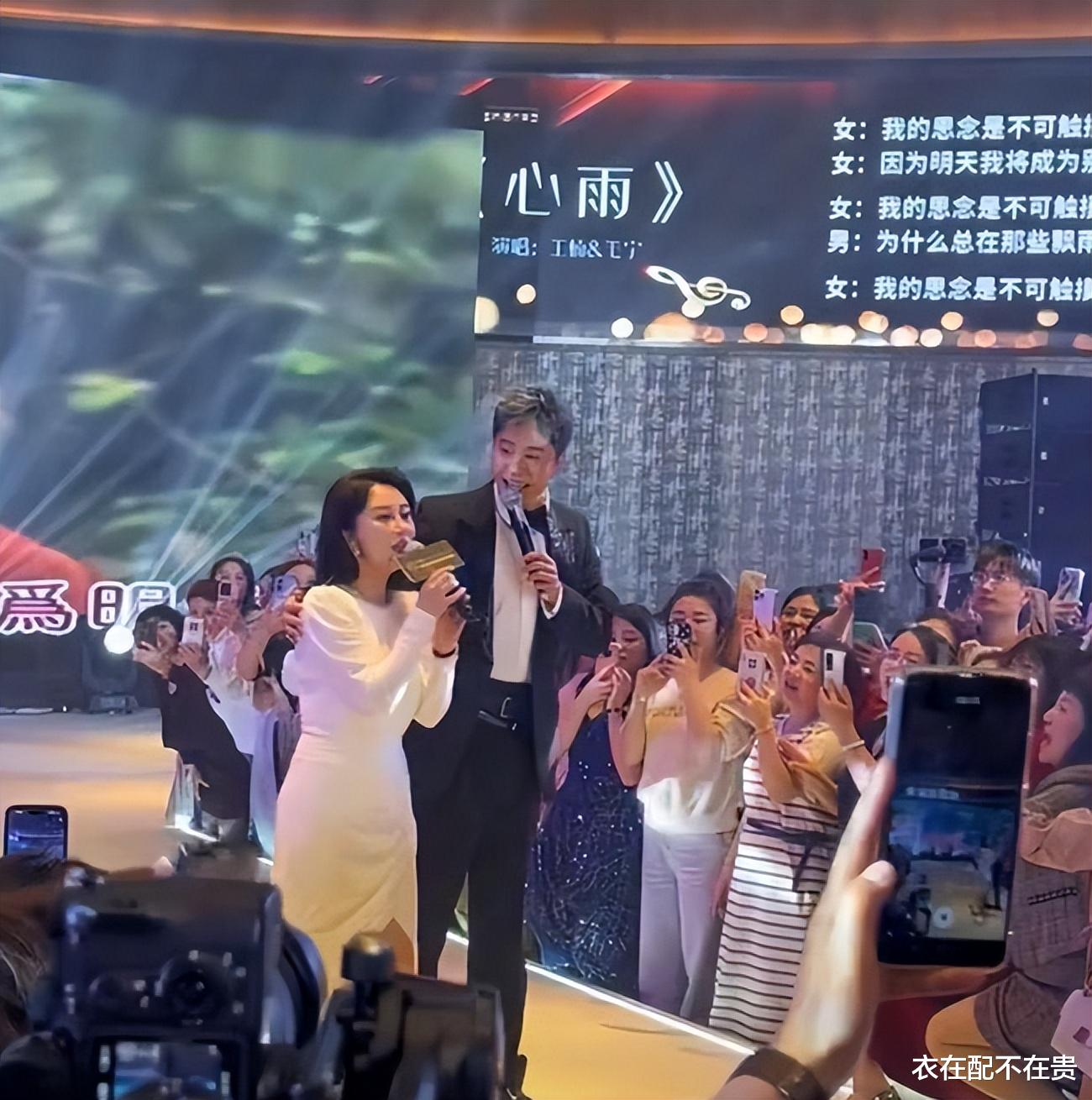 他曾8次登上春晚，如今却只能陪富婆唱歌，沦落至此，根本怨不得别人