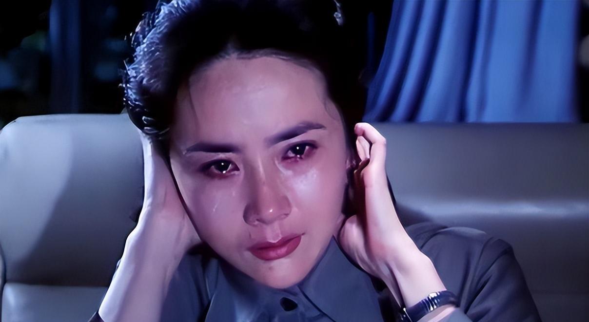 央视主持人吞300颗安眠药自杀，被抢救7天7夜，如今怎么样了？