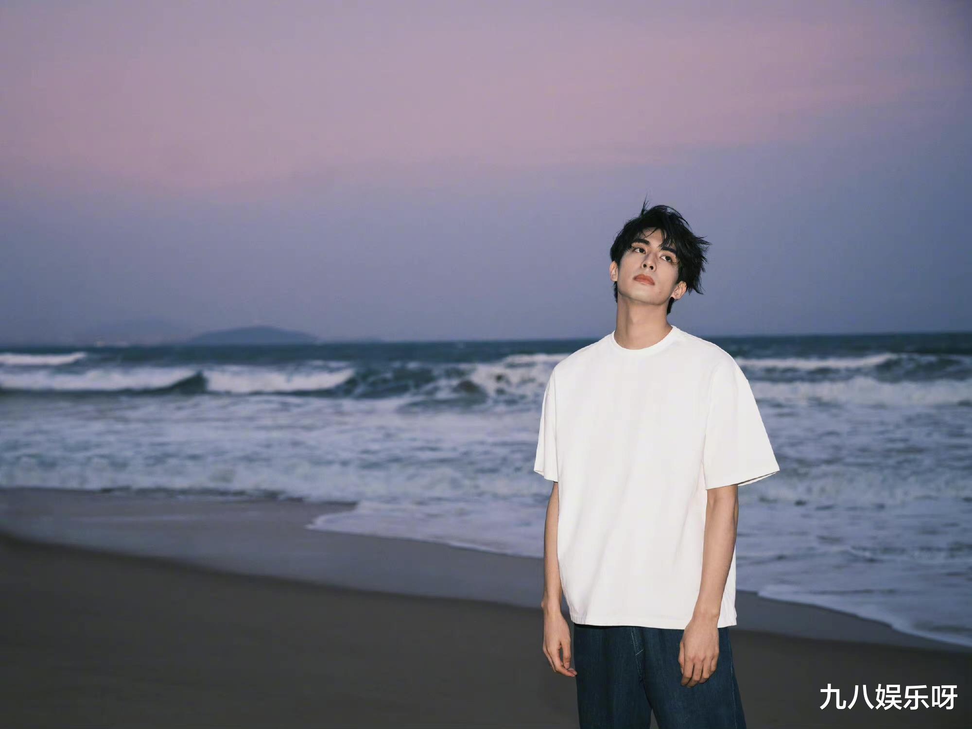 假面|95后男艺人谁的演技最差?王鹤棣票数最高,科班男演员赢麻了