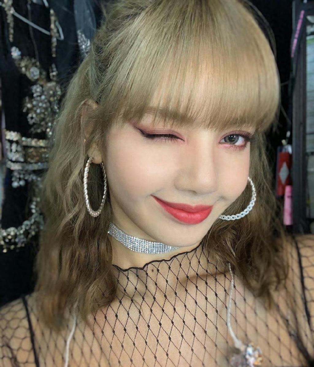 Lisa遭韩国全民抵制!自觉丢脸崩溃泪爆哭机场!粉丝都不愿意接机了