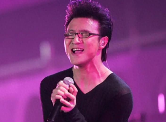 这一次，轮到汪峰“翻车”了？婚内出轨、嗜赌成瘾的他走上了不归路