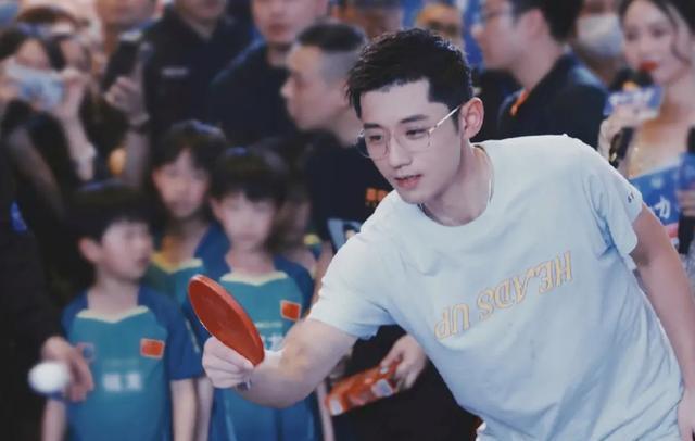 张继科|张继科代言被解约,女友开豪车慌张前往公司,疑似处理相关事宜