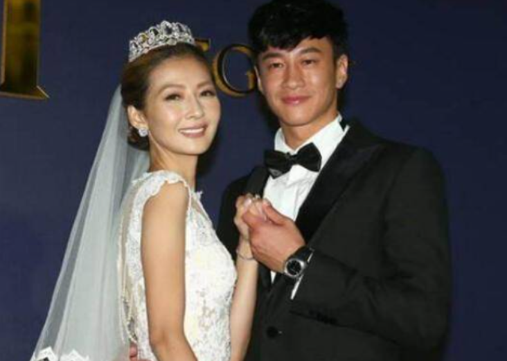 16年异地生活结束!何润东接妻子到内地养伤,女方一度生活不能自理