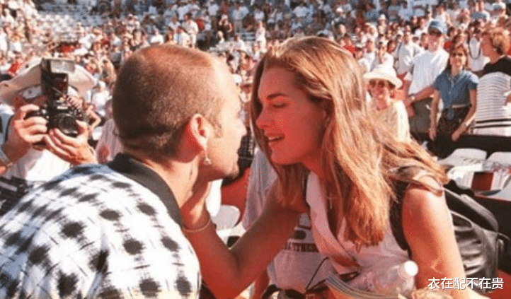 13岁火爆全美,拒绝迈克尔·杰克逊求婚,因美貌被称世界第八奇迹