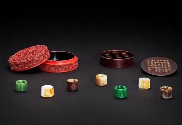 乾隆珍藏的翡翠与和田玉