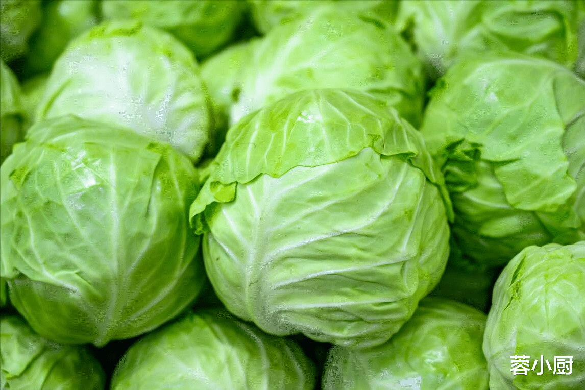 包菜|冬季这菜使劲吃，买20斤晒干，炖肉超香