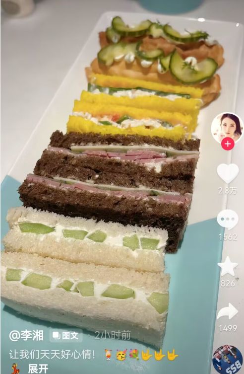 |李湘晒与王诗龄国内日常,坐豪车上喝美白饮品,手上名表超170万