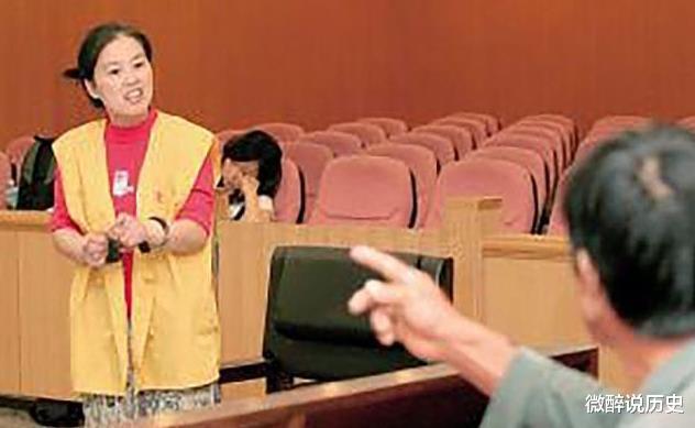 2006年发生的“泼硫酸毁容案”,单亲妈妈被判13年,舆论却表示“同情”