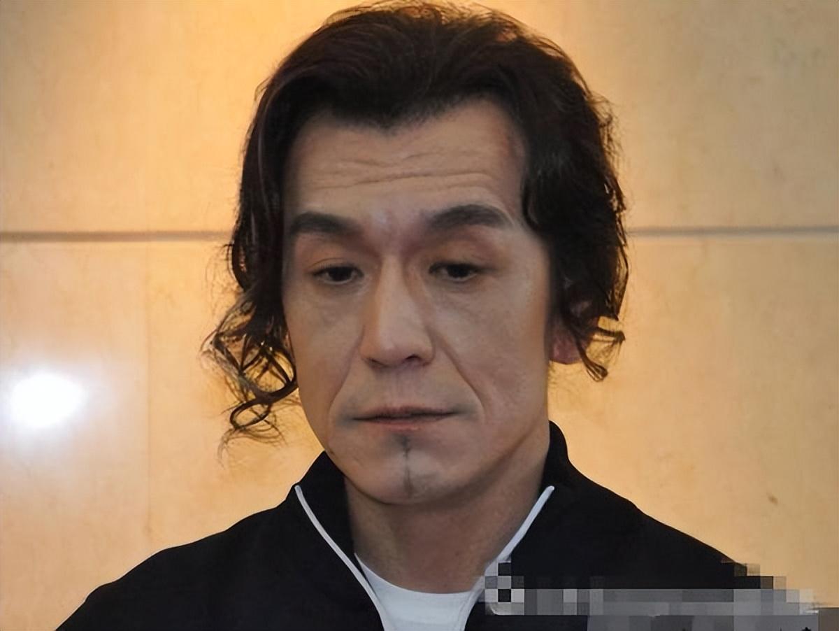 李咏|李咏病逝4年,再看遗孀哈文近况,才明白李咏当年的选择有多正确