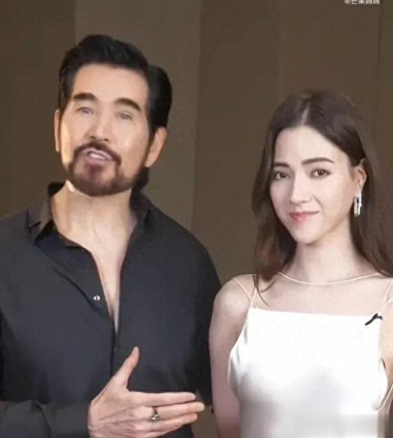 62岁费翔和26岁娜然因戏生情，走到一起，两人相差36岁，仿佛祖孙