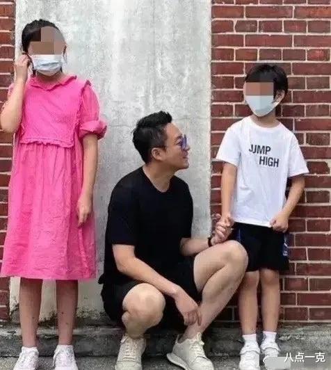 汪小菲女儿发育明显,含胸驼背没穿小背心,网友吐槽大S对孩子不上心,不配做妈