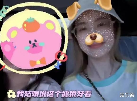 王宝强与马蓉和解，马蓉娇羞收花束，共同为女儿毕业献上祝福