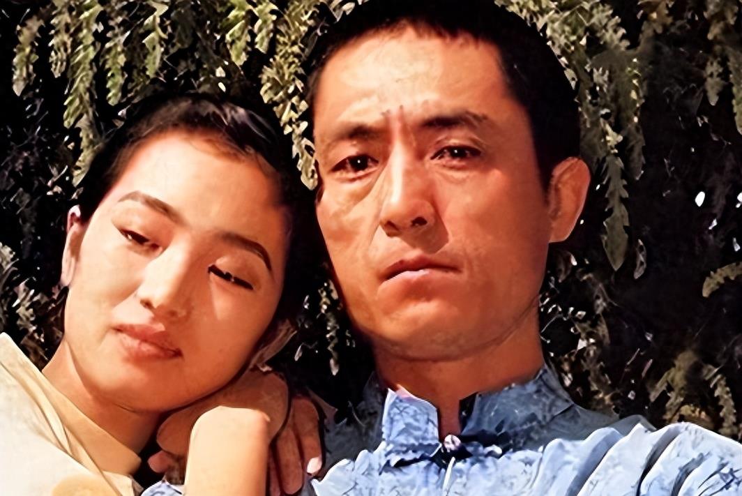 狐狸尾巴终究藏不住, 他妻妾成群, 私生子竟和大腕巩俐越长越像了？