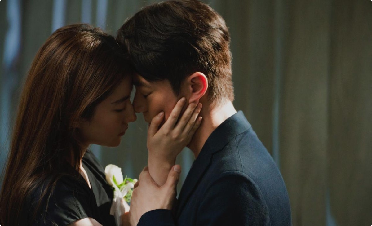 刘亦菲与37岁男星演情侣!