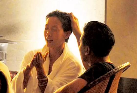 梁靖琪|摸腿大谈“忘年恋”，声名狼藉的她凭二婚重新洗白？