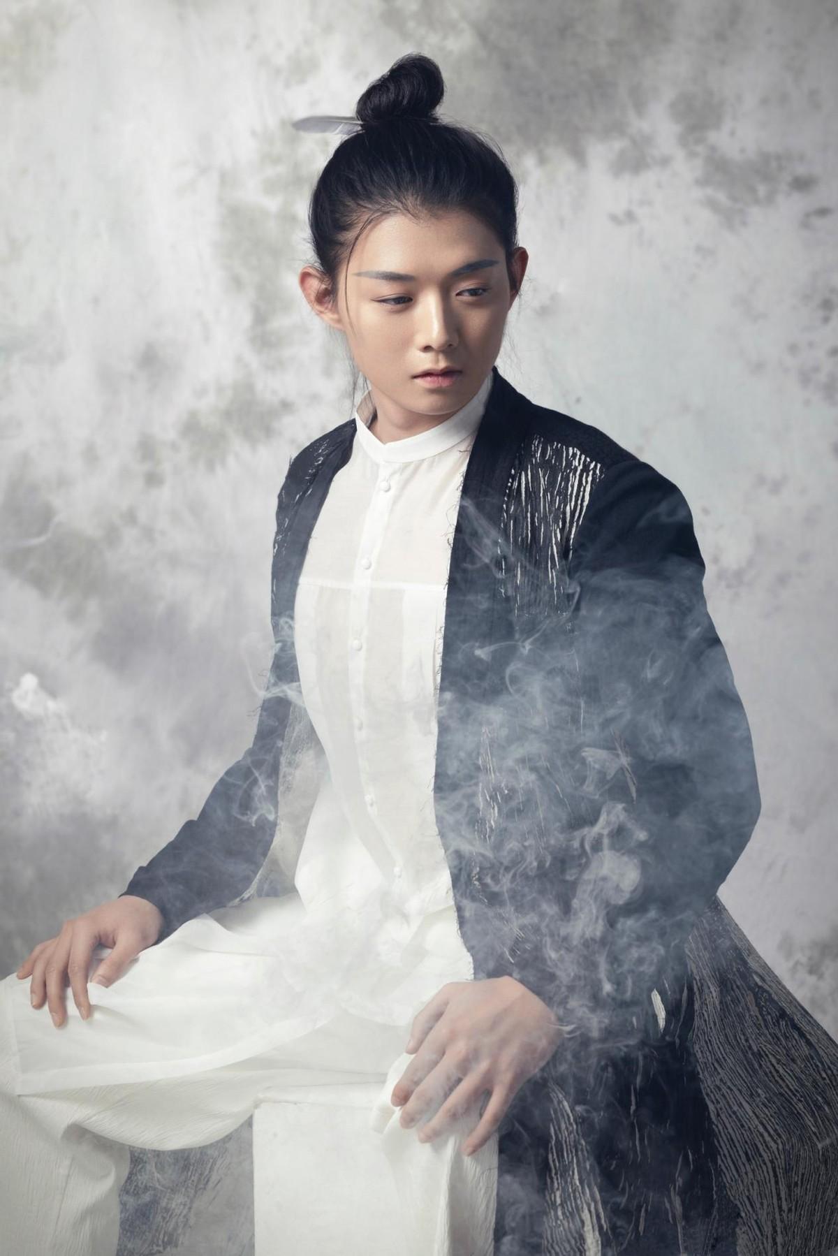 下一个蓝洁瑛?31岁的郑爽,头发稀疏目光呆滞