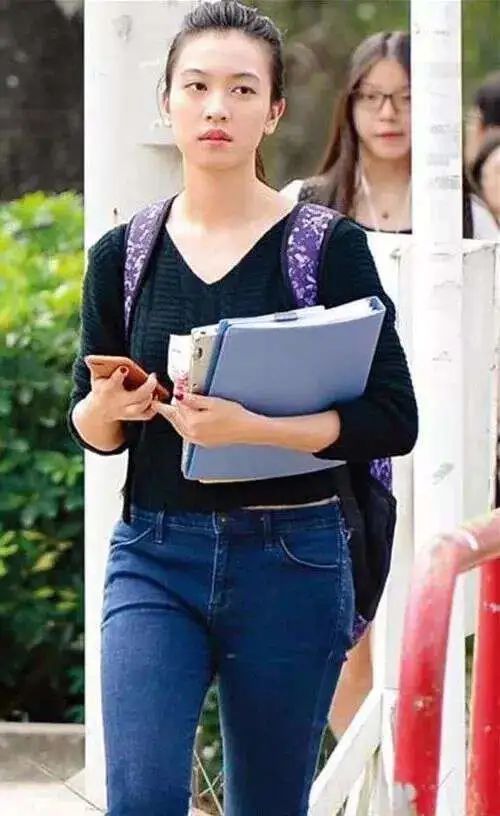 最美港姐近照曝光，惊呆网友：天啊！她怎么丑成这样了？