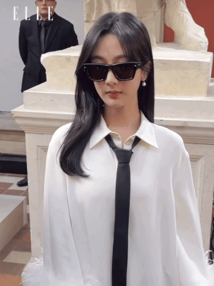 巴黎时装周：杨紫摆脱了四普败北的定局，但看秀还得是85花