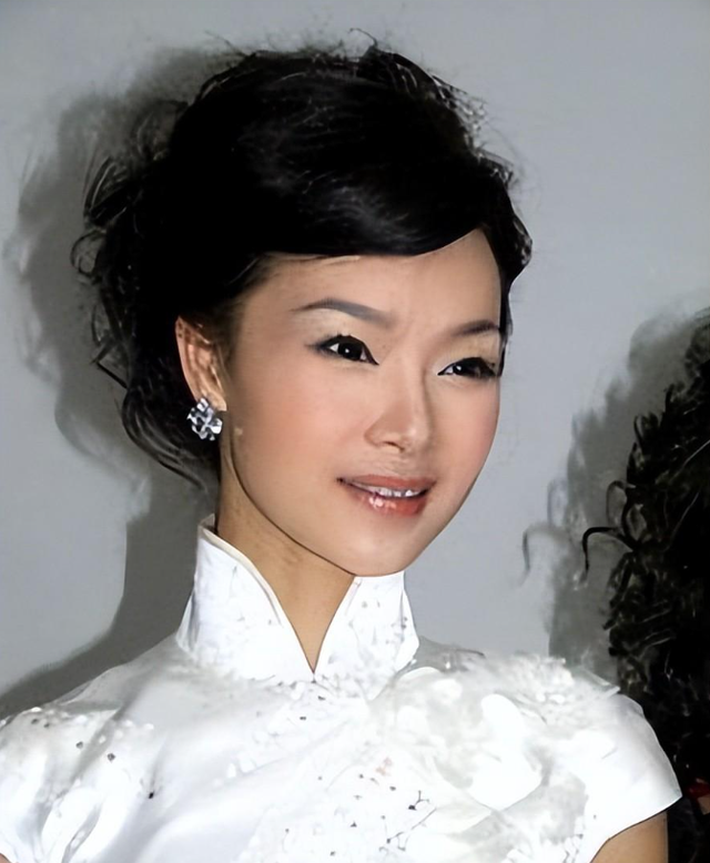 破·局|她被誉为军中花仙子，连续15年上春晚，男友患癌离世，52岁仍单身