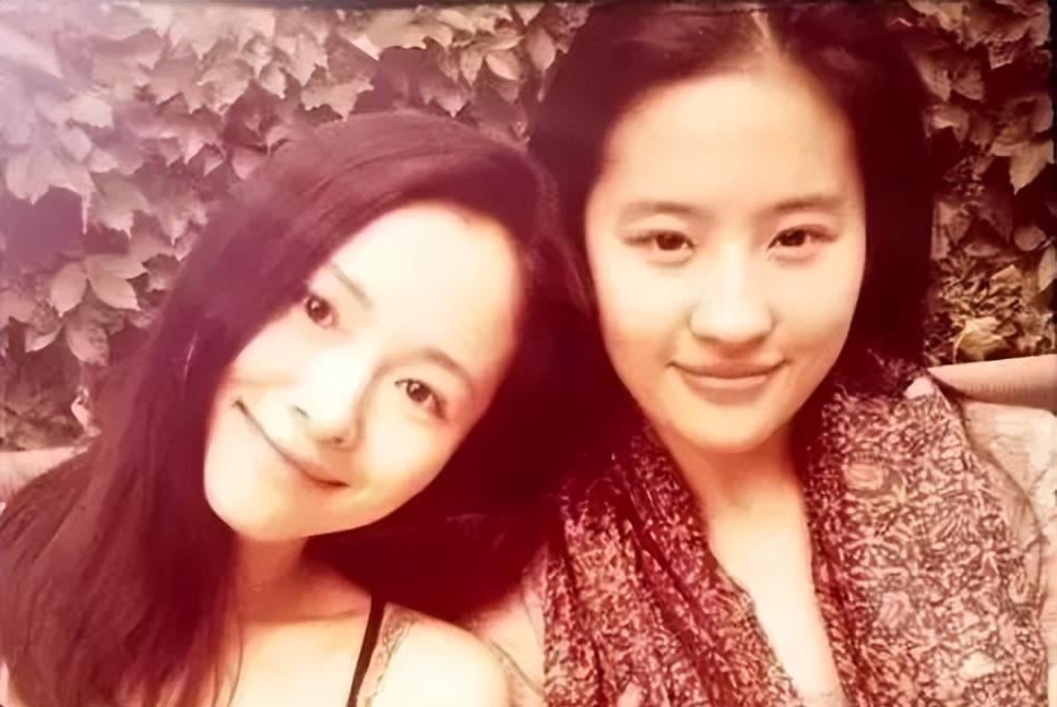 四处认干爹干哥,在男人堆里游刃有余,“顶级绿茶”江一燕现形记