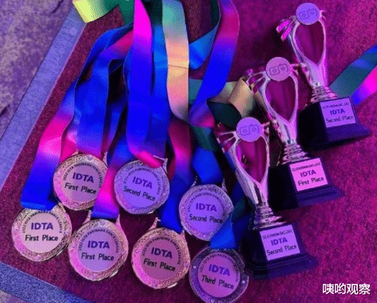 孙俪|孙俪晒女儿比赛照！8岁小花舞姿灵动气质佳，近照显露男相好吓人